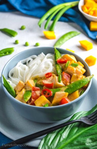 Zdjęcie - Tajskie czerwone curry z dynią – wegańskie, bez glutenu - Przepisy kulinarne ze zdjęciami
