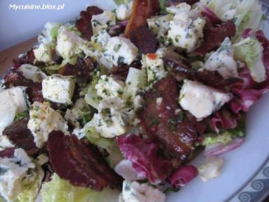 Zdjęcie - Sałatka z boczkiem i gorgonzolą  - Przepisy kulinarne ze zdjęciami