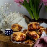 Zdjęcie - Hot Cross Buns &#8211; angielskie bułeczki wielkanocne - Przepisy kulinarne ze zdjęciami