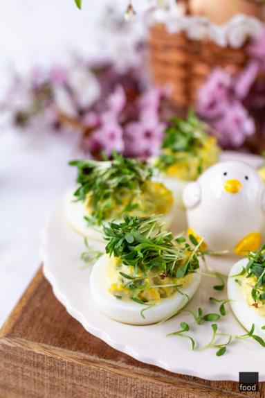 Zdjęcie - Jajka faszerowane awokado - Przepisy kulinarne ze zdjęciami
