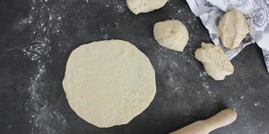 Zdjęcie - Serowe chlebki naan - Przepisy kulinarne ze zdjęciami