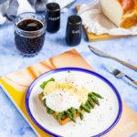 Zdjęcie - Jajka po benedyktyńsku ze szparagami - Przepisy kulinarne ze zdjęciami