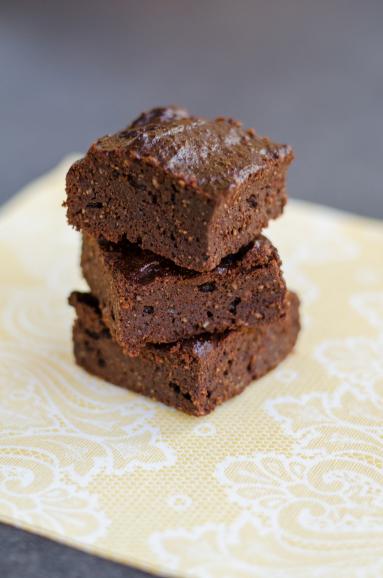 Zdjęcie - Brownie migdałowe bez cukru (słodzone erytrolem) - Przepisy kulinarne ze zdjęciami