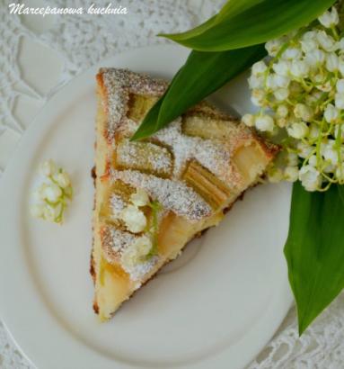 Zdjęcie - Ciasto z rabarbarem – pyszne i szybkie - Przepisy kulinarne ze zdjęciami