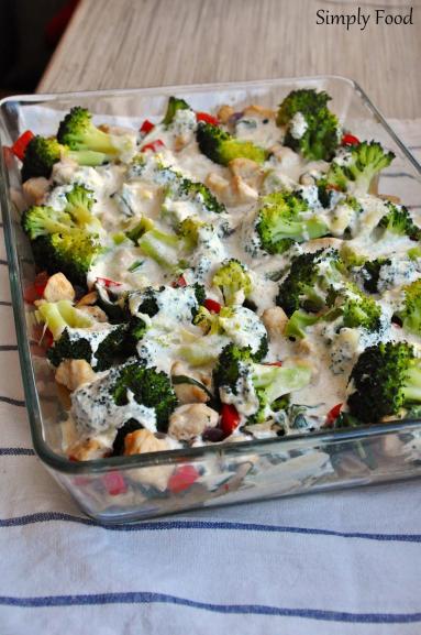 Zdjęcie - Zapiekanka makaronowa z kurczakiem, brokułami i szpinakiem - Przepisy kulinarne ze zdjęciami