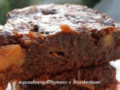 Zdjęcie - Brownies z brzoskwinią  - Przepisy kulinarne ze zdjęciami