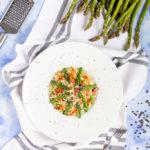 Zdjęcie - Makaron orzo ze szparagami, boczkiem i parmezanem - Przepisy kulinarne ze zdjęciami