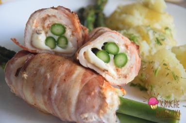 Zdjęcie - Roladki z kurczaka ze szparagami, mozzarellą i boczkiem - Przepisy kulinarne ze zdjęciami