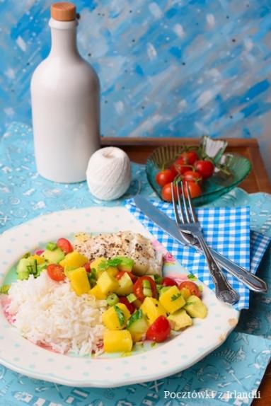 Zdjęcie - Kuchnia dla zabieganych: Dorsz z salsą z mango, awokado i pomidorków koktajlowych | U stóp Benbulbena - Przepisy kulinarne ze zdjęciami