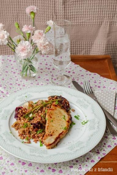 Zdjęcie - Kotlety wieprzowe z rabarbarem | U stóp Benbulbena - Przepisy kulinarne ze zdjęciami