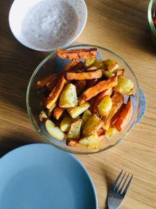 Zdjęcie - Frytki z młodych ziemniaków i batatów - Przepisy kulinarne ze zdjęciami