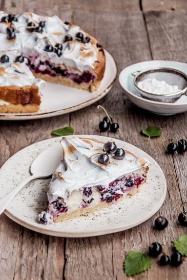 Zdjęcie - Kruche ciasto z owocami z lekkim kremem i bezą - Przepisy kulinarne ze zdjęciami