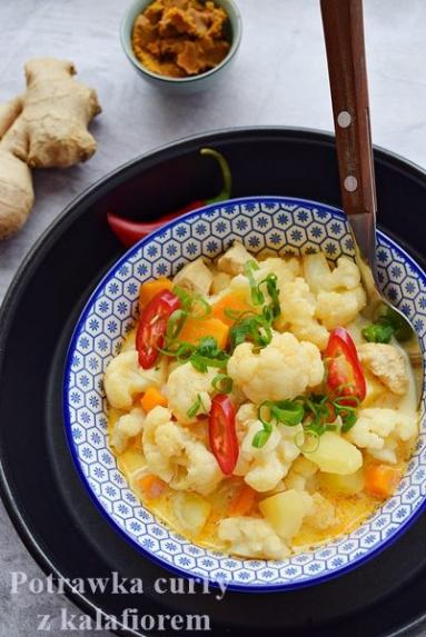 Zdjęcie - Potrawka z kalafiorem w sosie curry - Przepisy kulinarne ze zdjęciami