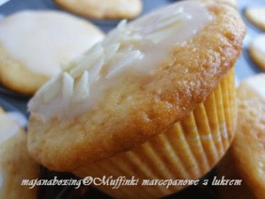 Zdjęcie - Muffinki z marcepanem i lukrem cytrynowym  - Przepisy kulinarne ze zdjęciami