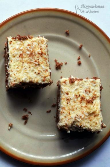 Zdjęcie - Biszkoptowe ciasto kokosowe - Przepisy kulinarne ze zdjęciami