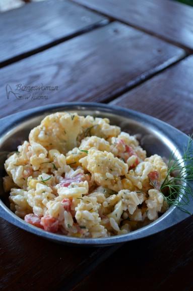 Zdjęcie - Sałatka ryżowa z kalafiorem - Przepisy kulinarne ze zdjęciami