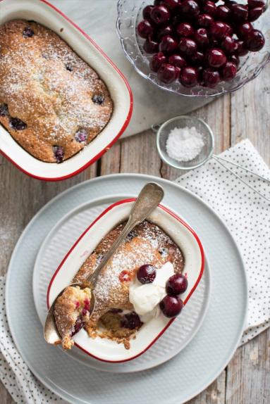 Zdjęcie - Łatwy pudding z wiśniami - Przepisy kulinarne ze zdjęciami