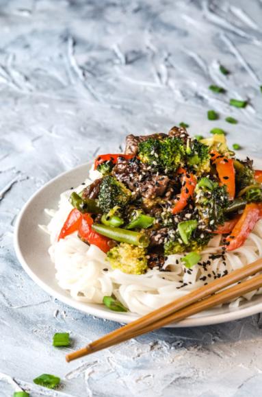 Zdjęcie - Wołowina po wietnamsku z brokułami i fasolką szparagową - Przepisy kulinarne ze zdjęciami
