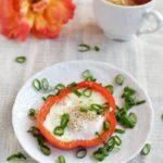 Zdjęcie - Jajka sadzone w papryce - Przepisy kulinarne ze zdjęciami