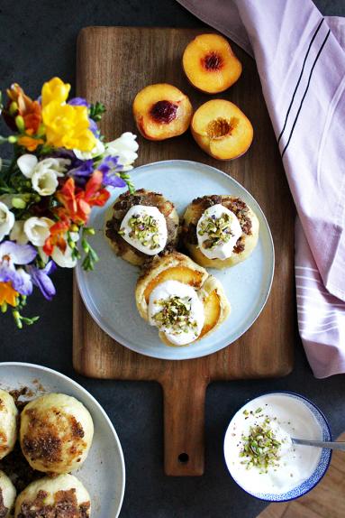 Zdjęcie - Knedle z brzoskwiniami - Przepisy kulinarne ze zdjęciami
