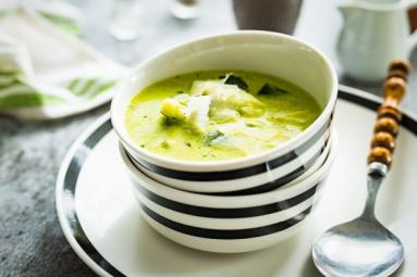 Zdjęcie - Zupa z cukinii z parmezanem - Przepisy kulinarne ze zdjęciami