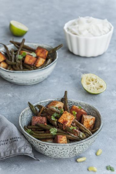 Zdjęcie - Aromatyczne tofu z zieloną fasolką w sosie - Przepisy kulinarne ze zdjęciami