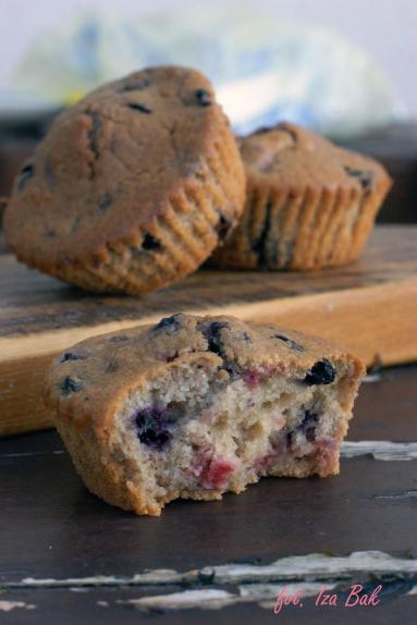 Zdjęcie - Muffinki z owocami sezonowymi - Przepisy kulinarne ze zdjęciami