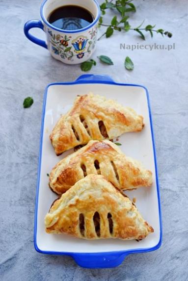 Zdjęcie - Szybki deser, czyli jabłka w cieście francuskim - Przepisy kulinarne ze zdjęciami