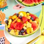 Zdjęcie - Sałatka owocowa serwowana w arbuzie - Przepisy kulinarne ze zdjęciami