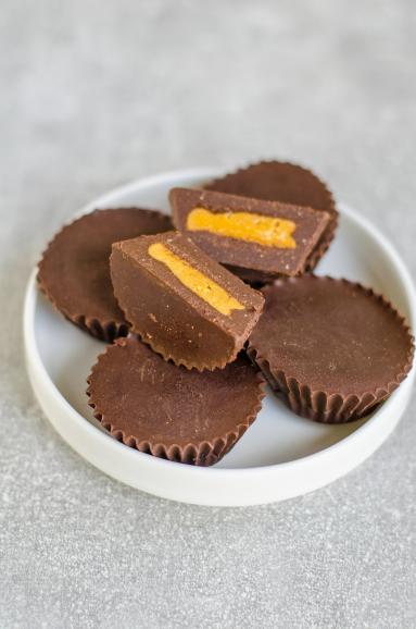 Zdjęcie - Domowe czekoladki Reese's (bez cukru) - Przepisy kulinarne ze zdjęciami
