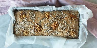Zdjęcie - Chleb z samopszy z orzechami i słonecznikiem - Przepisy kulinarne ze zdjęciami