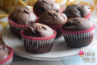 Zdjęcie - Muffiny z kremem czekoladowym i śliwkami - Przepisy kulinarne ze zdjęciami