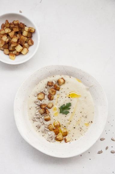 Zdjęcie - Zupa krem z topinamburu ze smażonymi ziemniakami - Przepisy kulinarne ze zdjęciami