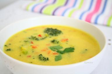 Zdjęcie - Zupa z brokułów   i papryki - Przepisy kulinarne ze zdjęciami
