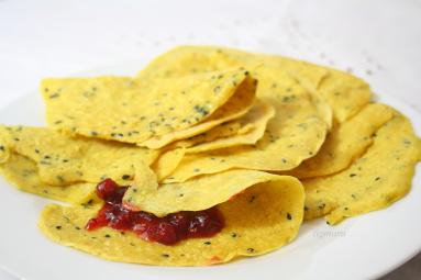 Zdjęcie - Placuszki z mąki z ciecierzycy z czarnuszką - Przepisy kulinarne ze zdjęciami
