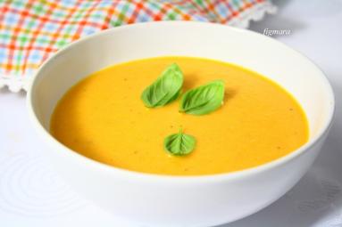 Zdjęcie - Zupa z marchwi z brzoskwinią - Przepisy kulinarne ze zdjęciami
