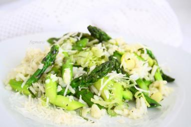 Zdjęcie - Zielone szparagi z porem  i ryżem - Przepisy kulinarne ze zdjęciami