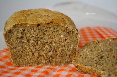 Zdjęcie - Chleb pszenno-orkiszowo-żytni  z siemieniem lnianym - Przepisy kulinarne ze zdjęciami