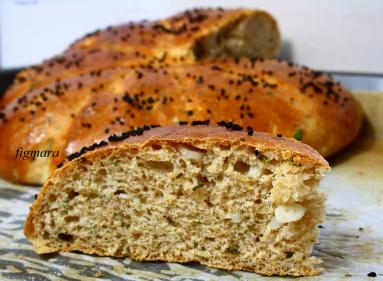 Zdjęcie - Czosnkowy chlebek z mąki orkiszowej i pszennej - Przepisy kulinarne ze zdjęciami
