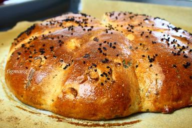 Zdjęcie - Czosnkowy chlebek z mąki orkiszowej i pszennej - Przepisy kulinarne ze zdjęciami