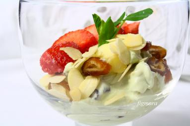 Zdjęcie - Mrożony mus z awokado  i jogurtu z daktylami - Przepisy kulinarne ze zdjęciami