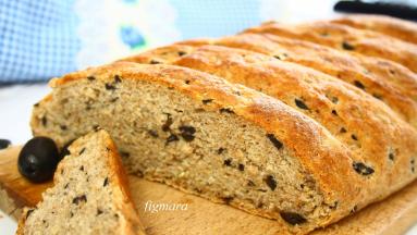 Zdjęcie - Razowy chlebek żytnio-pszenny z oliwkami - Przepisy kulinarne ze zdjęciami