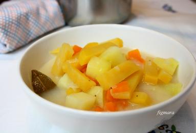 Zdjęcie - Zupa z brukwi, ziemniaków i marchwi - Przepisy kulinarne ze zdjęciami