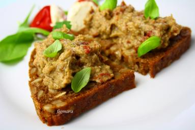 Zdjęcie - Pasta z bakłażana, bazylii i suszonych pomidorów - Przepisy kulinarne ze zdjęciami