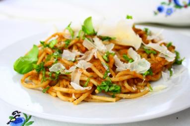 Zdjęcie - Spaghetti z pastą z bakłażana - Przepisy kulinarne ze zdjęciami