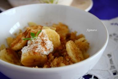 Zdjęcie - Śniadaniowa quinoa z bananem i płatkami migdałowymi - Przepisy kulinarne ze zdjęciami