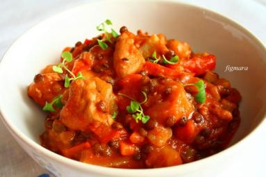 Zdjęcie - Pomidorowy Eintopf z piersi kurczaka i soczewicy - Przepisy kulinarne ze zdjęciami