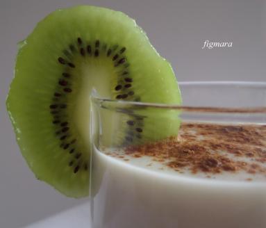 Zdjęcie - Smoothie z banana, kiwi i jogurtu - Przepisy kulinarne ze zdjęciami