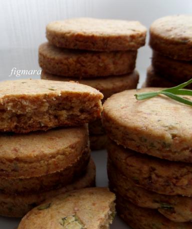 Zdjęcie - Herbatniki z mąki żytniej  z rozmarynem - Przepisy kulinarne ze zdjęciami