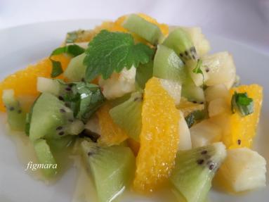 Zdjęcie - Sałatka z selera, pomarańczy i kiwi - Przepisy kulinarne ze zdjęciami